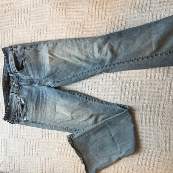 American Eagle light wash Jeans - Picture 2 of 5